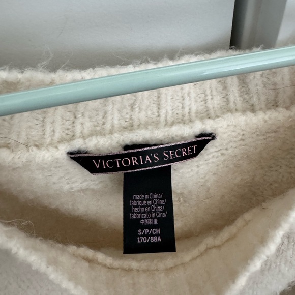 Victoria's Secret Cream V-Neck Sweater - Picture 2 of 3
